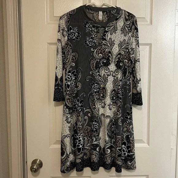 Black and White Floral Dress - Picture 4 of 6